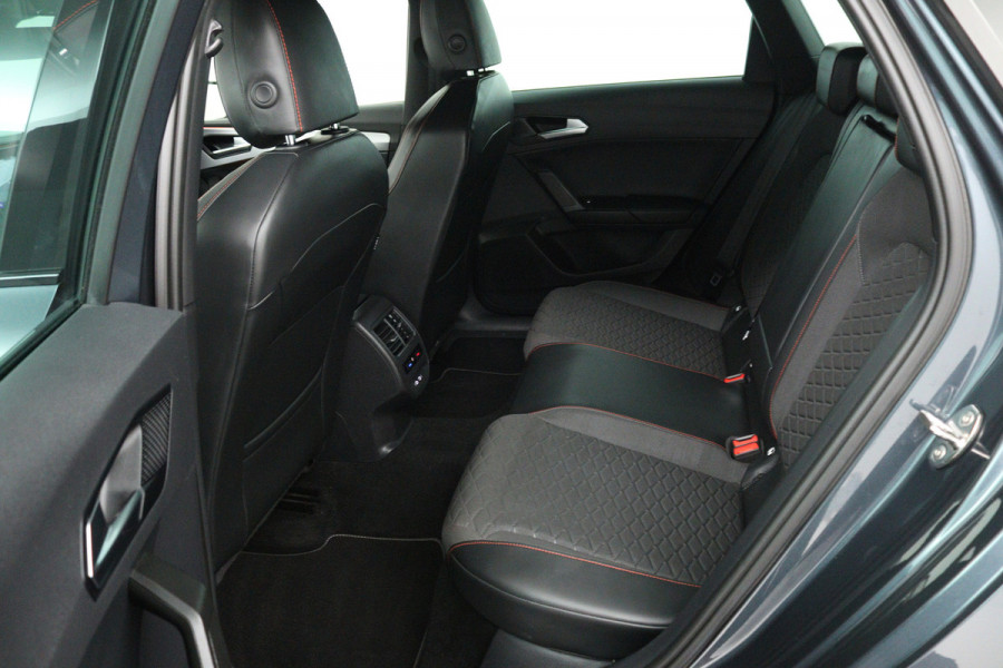 Seat Leon Sportstourer 1.5 TSI FR Launch Edition (DIGITALE COCKPIT, CRUISE ADAPTIEF, NAVIGATIE CARPLAY, PARKEERSENSOREN)