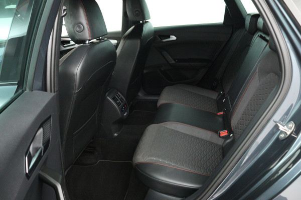Seat Leon Sportstourer 1.5 TSI FR Launch Edition (DIGITALE COCKPIT, CRUISE ADAPTIEF, NAVIGATIE CARPLAY, PARKEERSENSOREN)