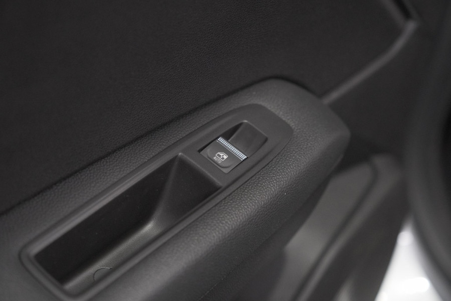 Renault Captur 1.6 E-Tech full hybrid 145 techno | Camera | Parkeersensoren | Climate control | Keyless