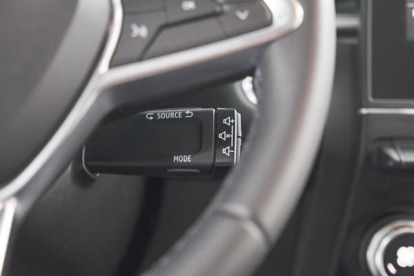 Renault Captur 1.6 E-Tech full hybrid 145 techno | Camera | Parkeersensoren | Climate control | Keyless