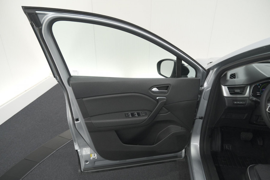 Renault Captur 1.6 E-Tech full hybrid 145 techno | Camera | Parkeersensoren | Climate control | Keyless