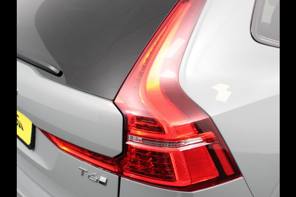 Volvo XC60 2.0 T6 Plug-in hybrid AWD Automaat Plus Dark Adaptieve cruise control Leder Navigatie Google Harman Kardon Panorama dak Lichtmetalen Velgen Dab Stoelverwarming Camera 360 Led Climate control Apple Carplay/ Android Auto