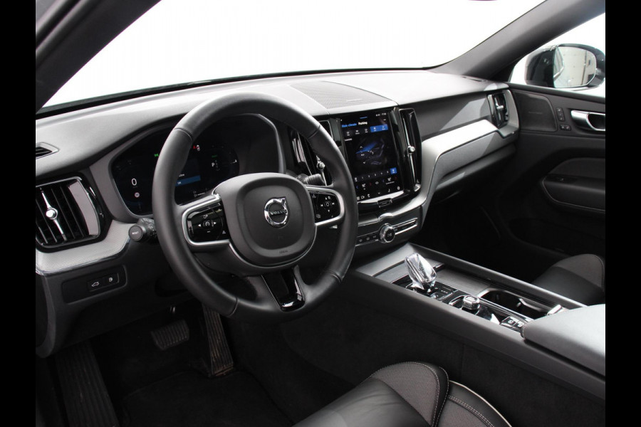 Volvo XC60 2.0 T6 Plug-in hybrid AWD Automaat Plus Dark Adaptieve cruise control Leder Navigatie Google Harman Kardon Panorama dak Lichtmetalen Velgen Dab Stoelverwarming Camera 360 Led Climate control Apple Carplay/ Android Auto