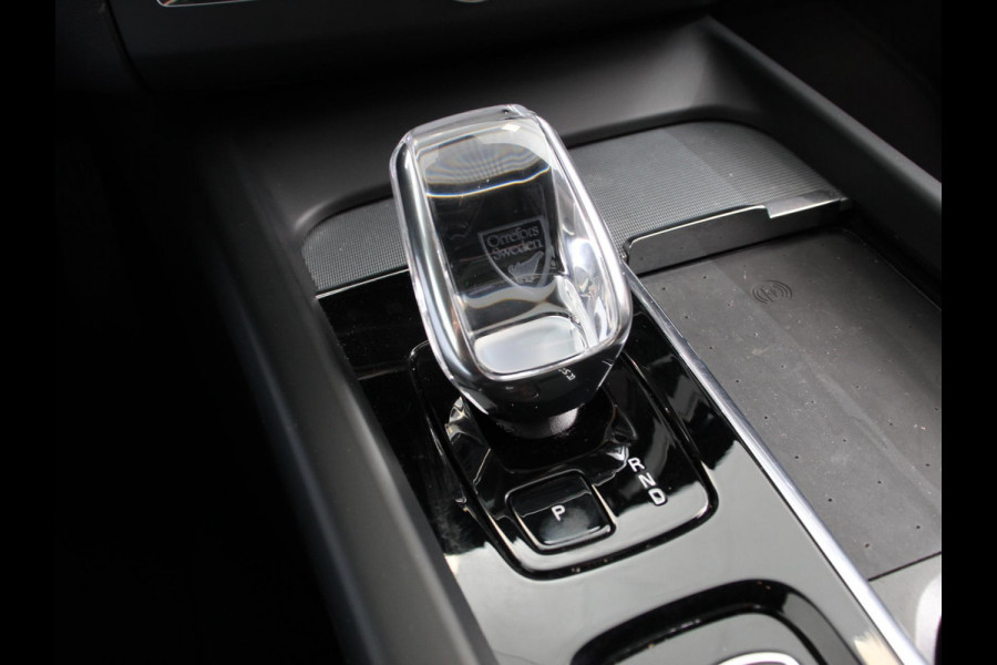 Volvo XC60 2.0 T6 Plug-in hybrid AWD Automaat Plus Dark Adaptieve cruise control Leder Navigatie Google Harman Kardon Panorama dak Lichtmetalen Velgen Dab Stoelverwarming Camera 360 Led Climate control Apple Carplay/ Android Auto