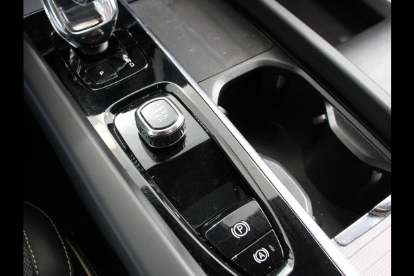 Volvo XC60 2.0 T6 Plug-in hybrid AWD Automaat Plus Dark Adaptieve cruise control Leder Navigatie Google Harman Kardon Panorama dak Lichtmetalen Velgen Dab Stoelverwarming Camera 360 Led Climate control Apple Carplay/ Android Auto