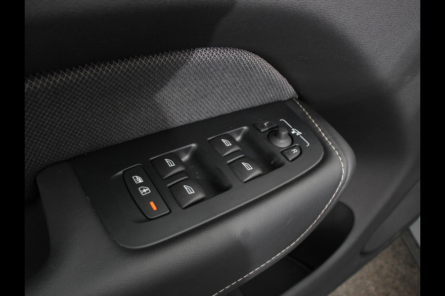 Volvo XC60 2.0 T6 Plug-in hybrid AWD Automaat Plus Dark Adaptieve cruise control Leder Navigatie Google Harman Kardon Panorama dak Lichtmetalen Velgen Dab Stoelverwarming Camera 360 Led Climate control Apple Carplay/ Android Auto