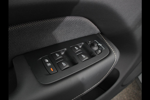 Volvo XC60 2.0 T6 Plug-in hybrid AWD Automaat Plus Dark Adaptieve cruise control Leder Navigatie Google Harman Kardon Panorama dak Lichtmetalen Velgen Dab Stoelverwarming Camera 360 Led Climate control Apple Carplay/ Android Auto