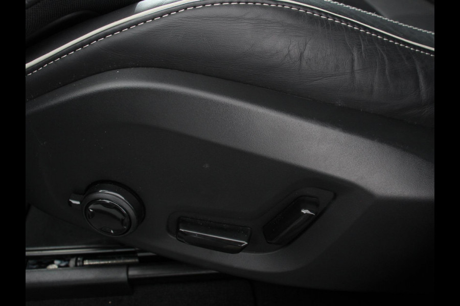Volvo XC60 2.0 T6 Plug-in hybrid AWD Automaat Plus Dark Adaptieve cruise control Leder Navigatie Google Harman Kardon Panorama dak Lichtmetalen Velgen Dab Stoelverwarming Camera 360 Led Climate control Apple Carplay/ Android Auto