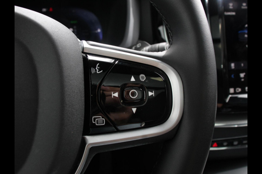 Volvo XC60 2.0 T6 Plug-in hybrid AWD Automaat Plus Dark Adaptieve cruise control Leder Navigatie Google Harman Kardon Panorama dak Lichtmetalen Velgen Dab Stoelverwarming Camera 360 Led Climate control Apple Carplay/ Android Auto