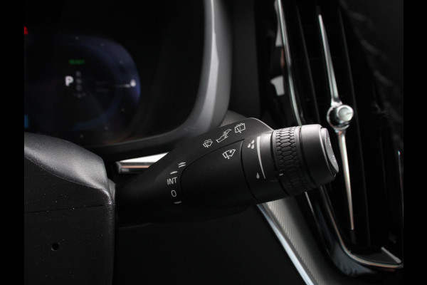 Volvo XC60 2.0 T6 Plug-in hybrid AWD Automaat Plus Dark Adaptieve cruise control Leder Navigatie Google Harman Kardon Panorama dak Lichtmetalen Velgen Dab Stoelverwarming Camera 360 Led Climate control Apple Carplay/ Android Auto