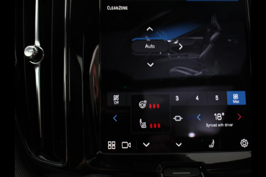 Volvo XC60 2.0 T6 Plug-in hybrid AWD Automaat Plus Dark Adaptieve cruise control Leder Navigatie Google Harman Kardon Panorama dak Lichtmetalen Velgen Dab Stoelverwarming Camera 360 Led Climate control Apple Carplay/ Android Auto