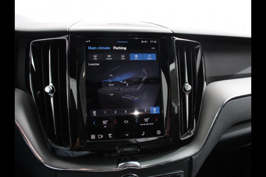 Volvo XC60 2.0 T6 Plug-in hybrid AWD Automaat Plus Dark Adaptieve cruise control Leder Navigatie Google Harman Kardon Panorama dak Lichtmetalen Velgen Dab Stoelverwarming Camera 360 Led Climate control Apple Carplay/ Android Auto