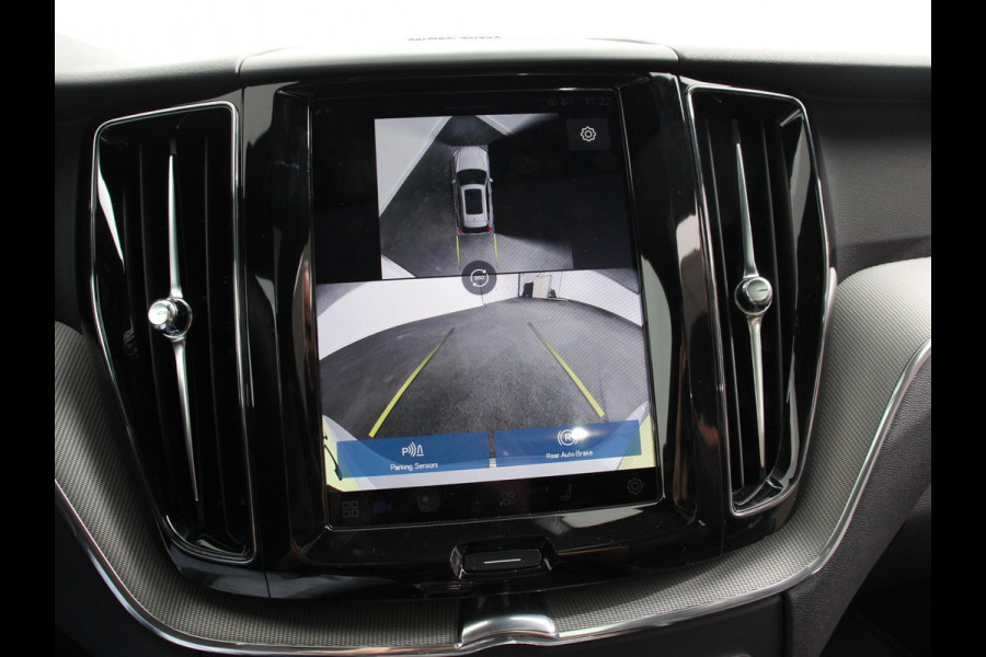 Volvo XC60 2.0 T6 Plug-in hybrid AWD Automaat Plus Dark Adaptieve cruise control Leder Navigatie Google Harman Kardon Panorama dak Lichtmetalen Velgen Dab Stoelverwarming Camera 360 Led Climate control Apple Carplay/ Android Auto