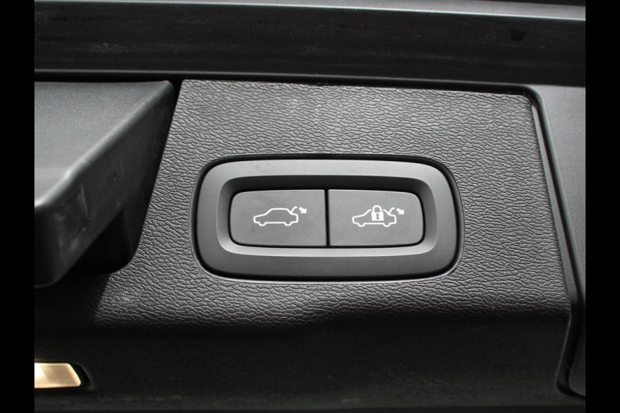 Volvo XC60 2.0 T6 Plug-in hybrid AWD Automaat Plus Dark Adaptieve cruise control Leder Navigatie Google Harman Kardon Panorama dak Lichtmetalen Velgen Dab Stoelverwarming Camera 360 Led Climate control Apple Carplay/ Android Auto