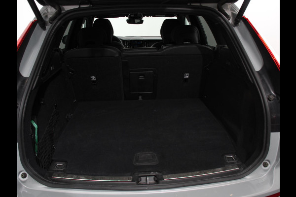 Volvo XC60 2.0 T6 Plug-in hybrid AWD Automaat Plus Dark Adaptieve cruise control Leder Navigatie Google Harman Kardon Panorama dak Lichtmetalen Velgen Dab Stoelverwarming Camera 360 Led Climate control Apple Carplay/ Android Auto
