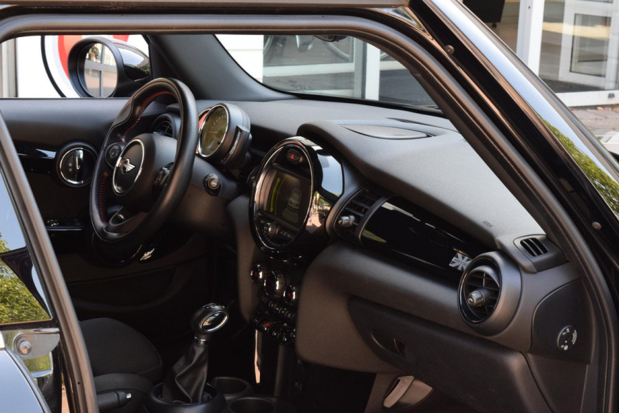 MINI 5-deurs 1.5 Cooper Chili Serious Business|JCW|