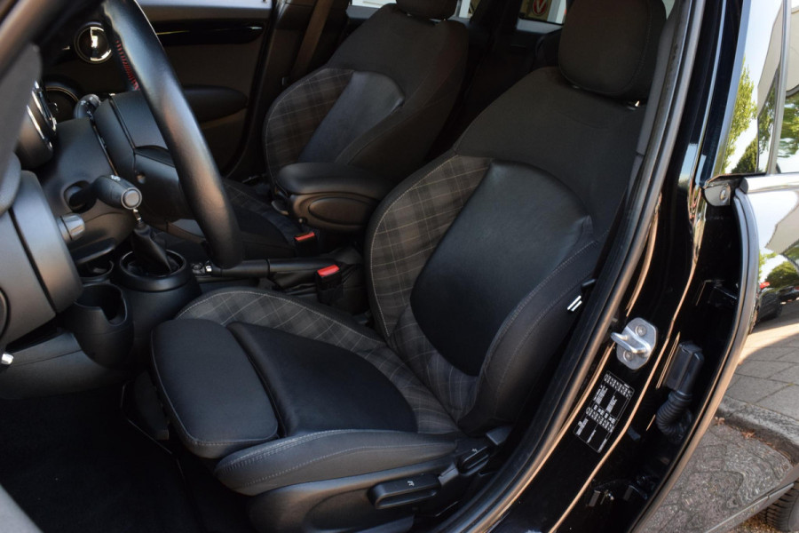 MINI 5-deurs 1.5 Cooper Chili Serious Business|JCW|