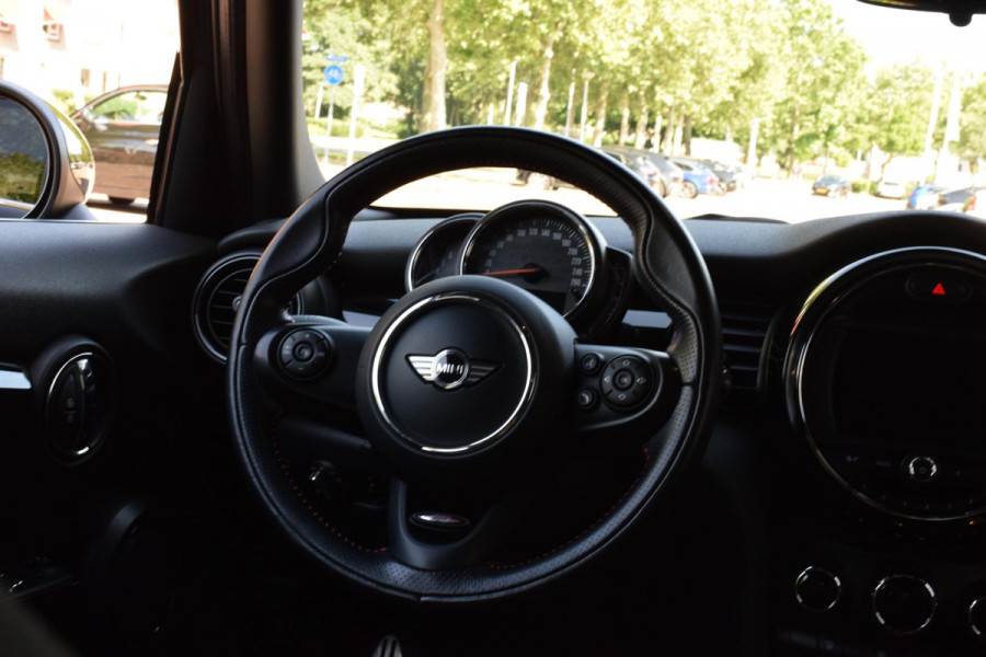 MINI 5-deurs 1.5 Cooper Chili Serious Business|JCW|