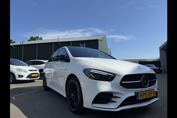 Mercedes-Benz B-Klasse 250 e Business Solution AMG Limited VAN: 30.900,- VOOR: 28.877,- UW WKVOORDEEL: 2.023-  | PANORAMA DAK | 360 CAMERA | SFEER VERLICHTING | ADAPTIEF CRUISE CONTROL | MEMORY OP STOEL | HEAD-UP DISPLAY | 12 MND BOVAG GARANTIE |