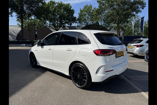 Mercedes-Benz B-Klasse 250 e Business Solution AMG Limited VAN: 30.900,- VOOR: 28.877,- UW WKVOORDEEL: 2.023-  | PANORAMA DAK | 360 CAMERA | SFEER VERLICHTING | ADAPTIEF CRUISE CONTROL | MEMORY OP STOEL | HEAD-UP DISPLAY | 12 MND BOVAG GARANTIE |
