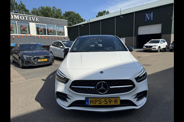 Mercedes-Benz B-Klasse 250 e Business Solution AMG Limited VAN: 30.900,- VOOR: 28.877,- UW WKVOORDEEL: 2.023-  | PANORAMA DAK | 360 CAMERA | SFEER VERLICHTING | ADAPTIEF CRUISE CONTROL | MEMORY OP STOEL | HEAD-UP DISPLAY | 12 MND BOVAG GARANTIE |