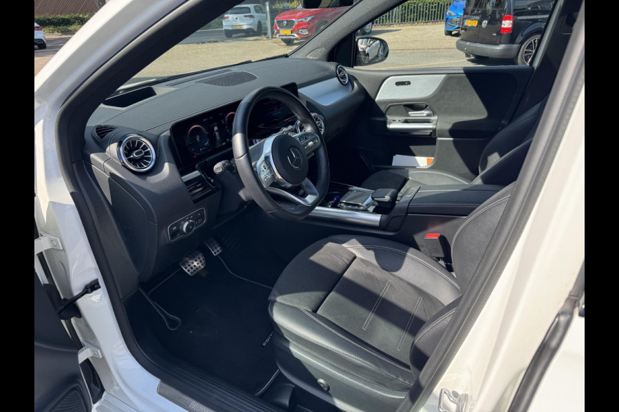 Mercedes-Benz B-Klasse 250 e Business Solution AMG Limited VAN: 30.900,- VOOR: 28.877,- UW WKVOORDEEL: 2.023-  | PANORAMA DAK | 360 CAMERA | SFEER VERLICHTING | ADAPTIEF CRUISE CONTROL | MEMORY OP STOEL | HEAD-UP DISPLAY | 12 MND BOVAG GARANTIE |