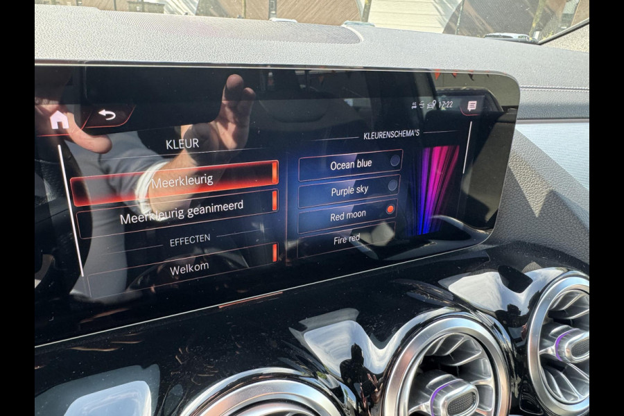Mercedes-Benz B-Klasse 250 e Business Solution AMG Limited VAN: 30.900,- VOOR: 28.877,- UW WKVOORDEEL: 2.023-  | PANORAMA DAK | 360 CAMERA | SFEER VERLICHTING | ADAPTIEF CRUISE CONTROL | MEMORY OP STOEL | HEAD-UP DISPLAY | 12 MND BOVAG GARANTIE |