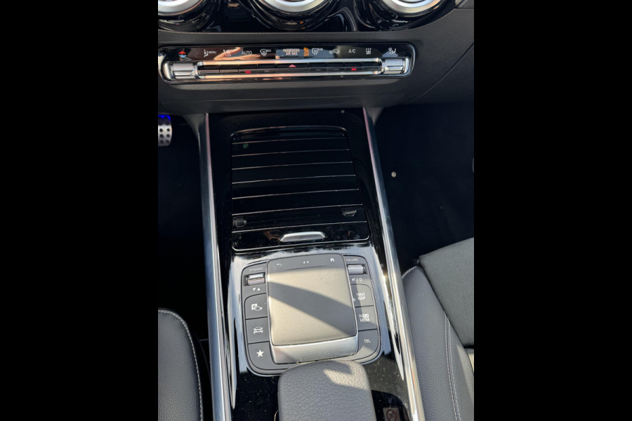 Mercedes-Benz B-Klasse 250 e Business Solution AMG Limited VAN: 30.900,- VOOR: 28.877,- UW WKVOORDEEL: 2.023-  | PANORAMA DAK | 360 CAMERA | SFEER VERLICHTING | ADAPTIEF CRUISE CONTROL | MEMORY OP STOEL | HEAD-UP DISPLAY | 12 MND BOVAG GARANTIE |