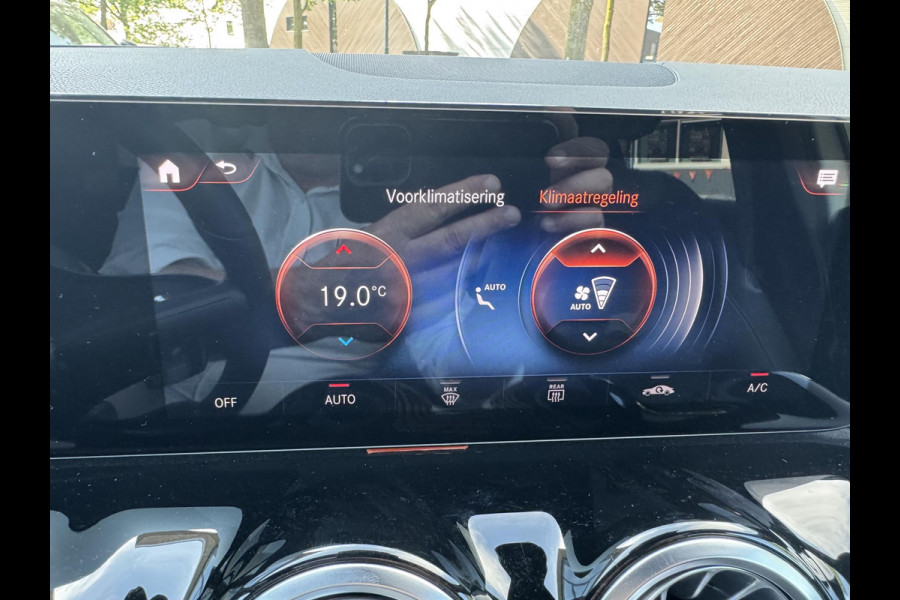 Mercedes-Benz B-Klasse 250 e Business Solution AMG Limited VAN: 30.900,- VOOR: 28.877,- UW WKVOORDEEL: 2.023-  | PANORAMA DAK | 360 CAMERA | SFEER VERLICHTING | ADAPTIEF CRUISE CONTROL | MEMORY OP STOEL | HEAD-UP DISPLAY | 12 MND BOVAG GARANTIE |