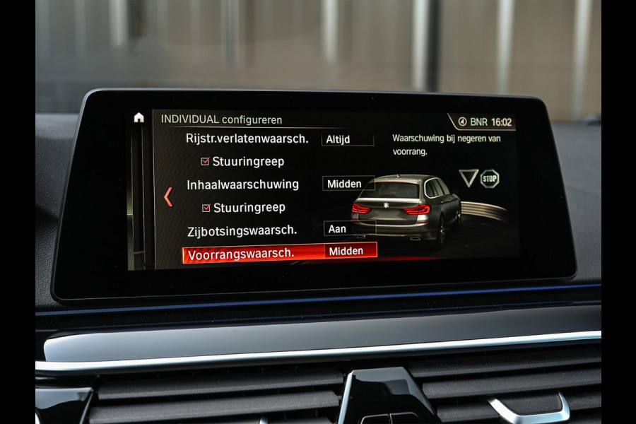 BMW 5 Serie Touring 530i xDrive High Executive | M-Sport | Panoramadak | Harman/Kardon | HUD | Active Cruise | 360 Camera | Stuur Verwarming | Ambiance Interieur | Stoelverwarming | Elektr. Verst. Stoel |