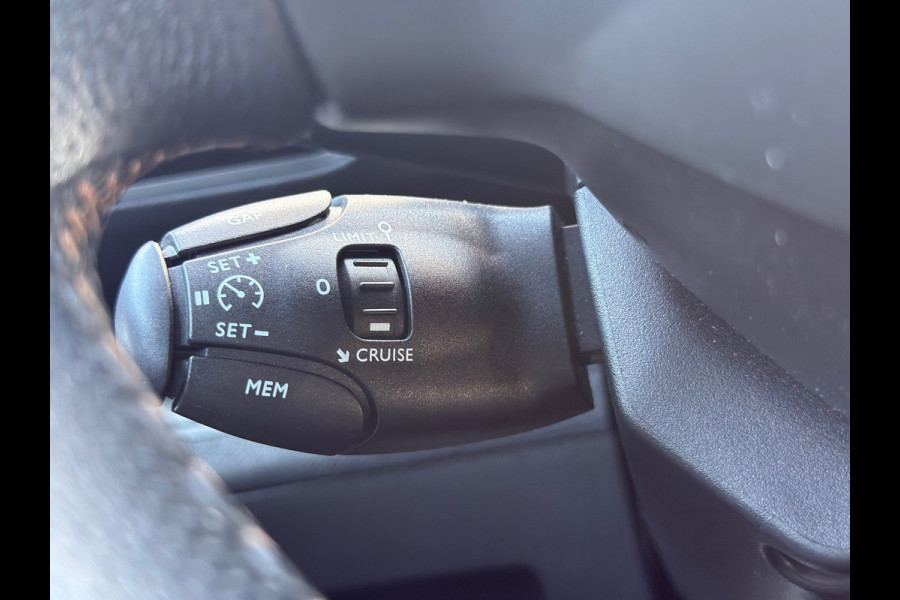 Peugeot 5008 1.6 e-THP GT-Line/ LEDER / SCHUIFDAK / AUTOMAAT