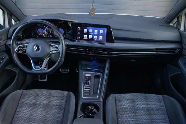 Volkswagen Golf 1.4 eHybrid GTE PANO IQ LIGHTS CAMERA HUD PARKEERASSISTENT STOELVERWARMING
