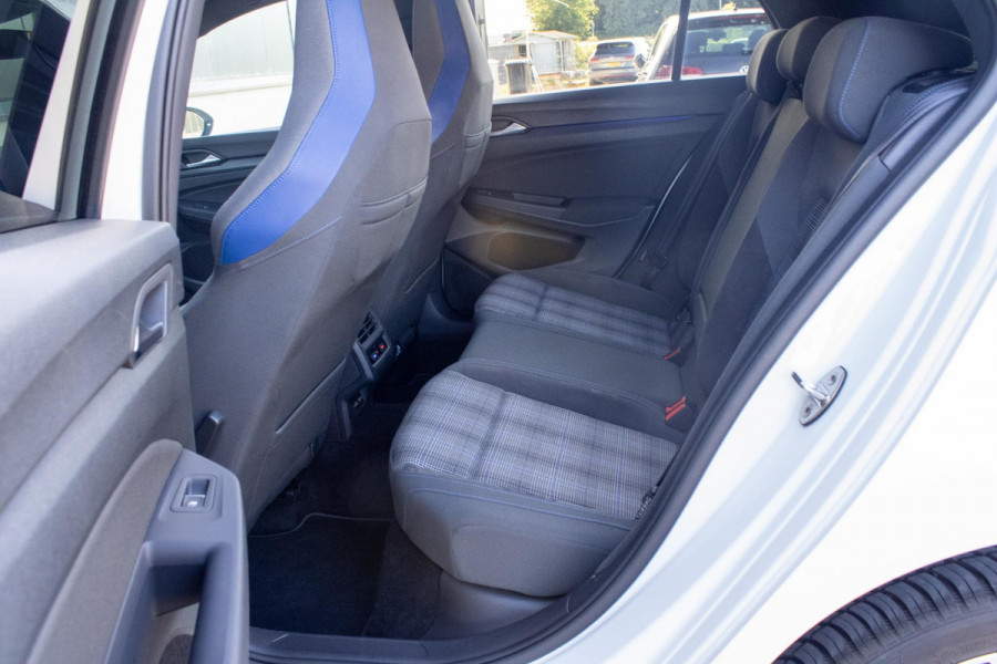 Volkswagen Golf 1.4 eHybrid GTE PANO IQ LIGHTS CAMERA HUD PARKEERASSISTENT STOELVERWARMING