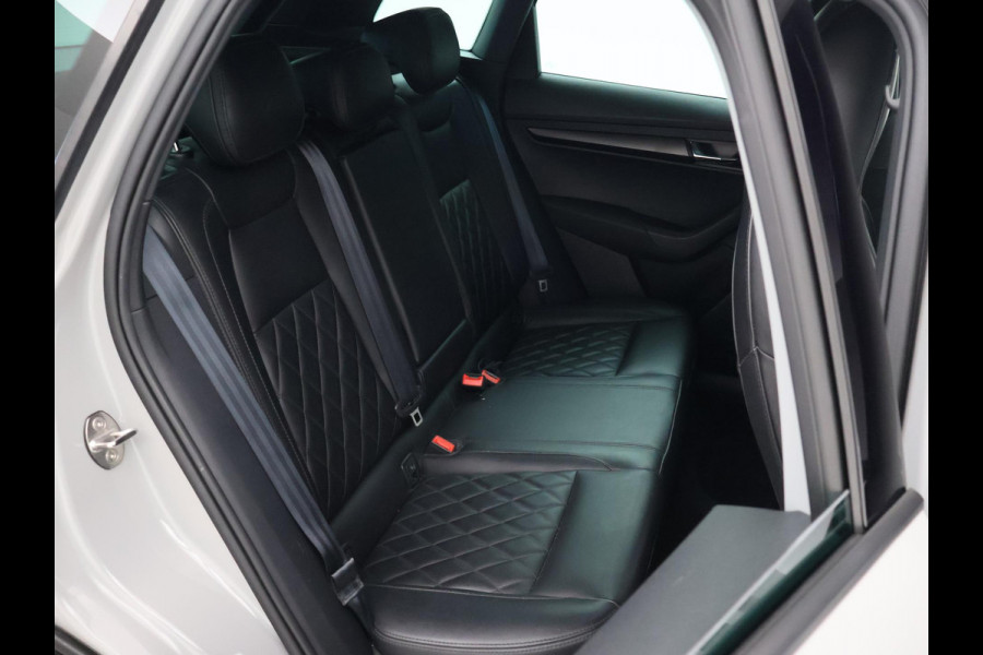 Škoda Karoq 1.5 TSI ACT SPORTLINE + WEGKL. TREKHAAK | VOL LEDER | ADAPTIVE CRUISE | CANTON | CAMERA