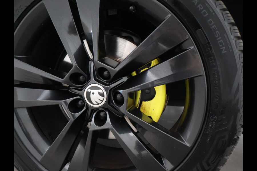 Škoda Karoq 1.5 TSI ACT SPORTLINE + WEGKL. TREKHAAK | VOL LEDER | ADAPTIVE CRUISE | CANTON | CAMERA