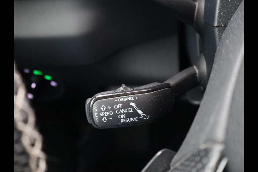 Škoda Karoq 1.5 TSI ACT SPORTLINE + WEGKL. TREKHAAK | VOL LEDER | ADAPTIVE CRUISE | CANTON | CAMERA