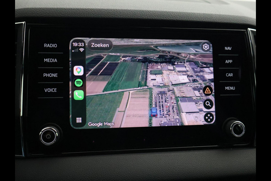 Škoda Karoq 1.5 TSI ACT SPORTLINE + WEGKL. TREKHAAK | VOL LEDER | ADAPTIVE CRUISE | CANTON | CAMERA