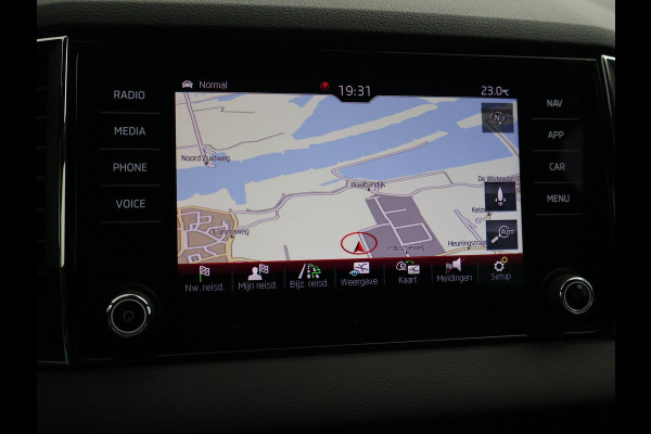 Škoda Karoq 1.5 TSI ACT SPORTLINE + WEGKL. TREKHAAK | VOL LEDER | ADAPTIVE CRUISE | CANTON | CAMERA