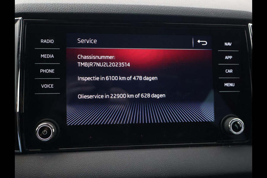Škoda Karoq 1.5 TSI ACT SPORTLINE + WEGKL. TREKHAAK | VOL LEDER | ADAPTIVE CRUISE | CANTON | CAMERA