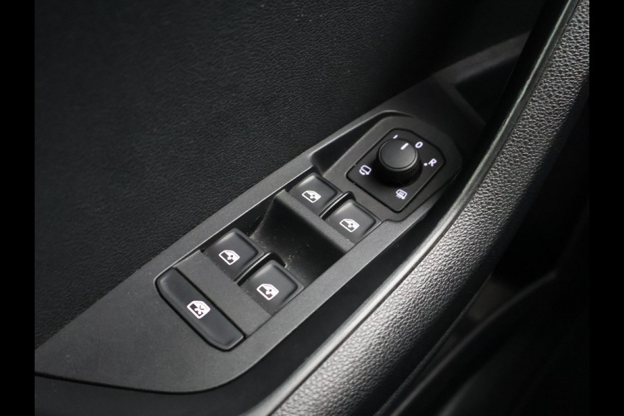 Škoda Karoq 1.5 TSI ACT SPORTLINE + WEGKL. TREKHAAK | VOL LEDER | ADAPTIVE CRUISE | CANTON | CAMERA