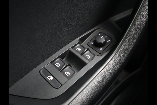 Škoda Karoq 1.5 TSI ACT SPORTLINE + WEGKL. TREKHAAK | VOL LEDER | ADAPTIVE CRUISE | CANTON | CAMERA
