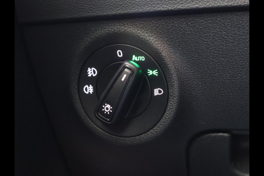 Škoda Karoq 1.5 TSI ACT SPORTLINE + WEGKL. TREKHAAK | VOL LEDER | ADAPTIVE CRUISE | CANTON | CAMERA