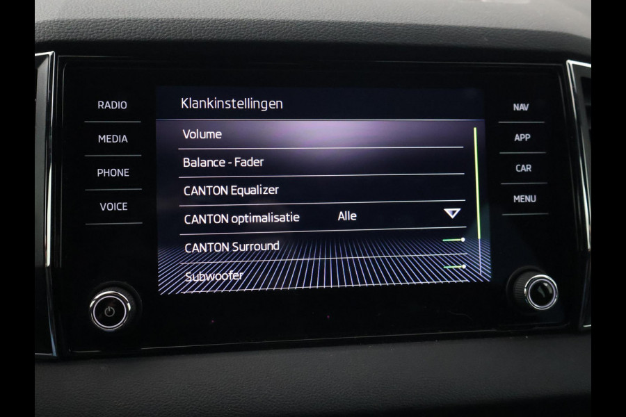 Škoda Karoq 1.5 TSI ACT SPORTLINE + WEGKL. TREKHAAK | VOL LEDER | ADAPTIVE CRUISE | CANTON | CAMERA
