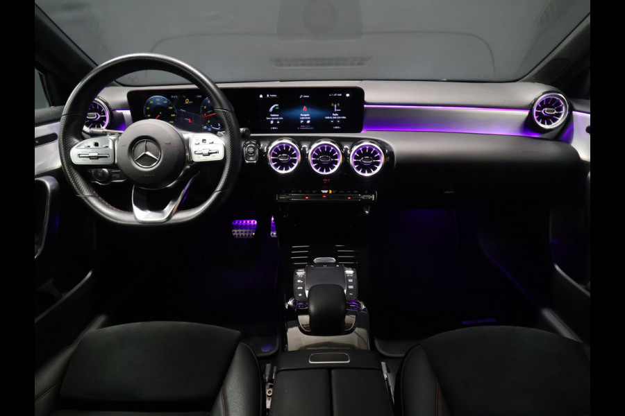 Mercedes-Benz A-Klasse 180 AMG Sport [SCHUIFKANTELDAK, SFEERVERLICHTING, APPLE CARPLAY, ANDROID, SPORTSTOELEN, STOELVERWARMING, CAMERA, PDC V+A, CRUISE, CLIMATE, NIEUWSTAAT]