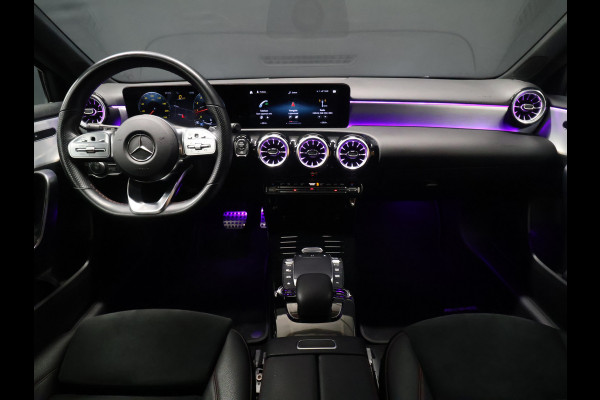 Mercedes-Benz A-Klasse 180 AMG Sport [SCHUIFKANTELDAK, SFEERVERLICHTING, APPLE CARPLAY, ANDROID, SPORTSTOELEN, STOELVERWARMING, CAMERA, PDC V+A, CRUISE, CLIMATE, NIEUWSTAAT]