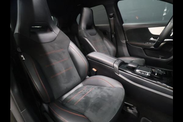 Mercedes-Benz A-Klasse 180 AMG Sport [SCHUIFKANTELDAK, SFEERVERLICHTING, APPLE CARPLAY, ANDROID, SPORTSTOELEN, STOELVERWARMING, CAMERA, PDC V+A, CRUISE, CLIMATE, NIEUWSTAAT]
