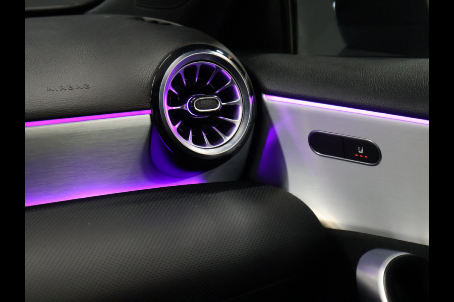 Mercedes-Benz A-Klasse 180 AMG Sport [SCHUIFKANTELDAK, SFEERVERLICHTING, APPLE CARPLAY, ANDROID, SPORTSTOELEN, STOELVERWARMING, CAMERA, PDC V+A, CRUISE, CLIMATE, NIEUWSTAAT]