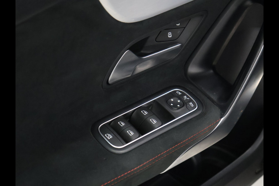 Mercedes-Benz A-Klasse 180 AMG Sport [SCHUIFKANTELDAK, SFEERVERLICHTING, APPLE CARPLAY, ANDROID, SPORTSTOELEN, STOELVERWARMING, CAMERA, PDC V+A, CRUISE, CLIMATE, NIEUWSTAAT]