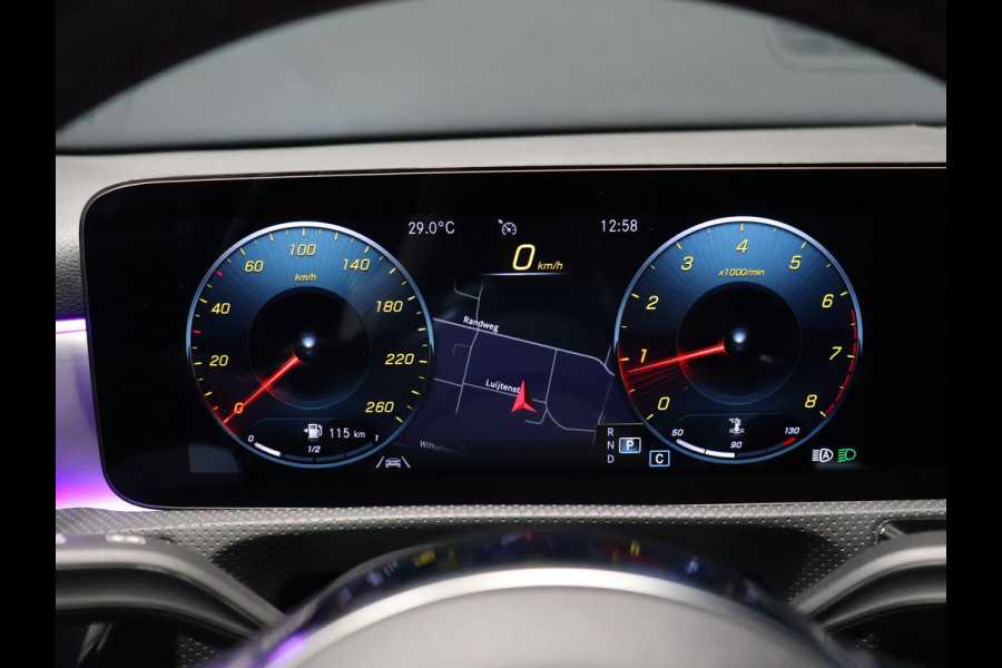 Mercedes-Benz A-Klasse 180 AMG Sport [SCHUIFKANTELDAK, SFEERVERLICHTING, APPLE CARPLAY, ANDROID, SPORTSTOELEN, STOELVERWARMING, CAMERA, PDC V+A, CRUISE, CLIMATE, NIEUWSTAAT]