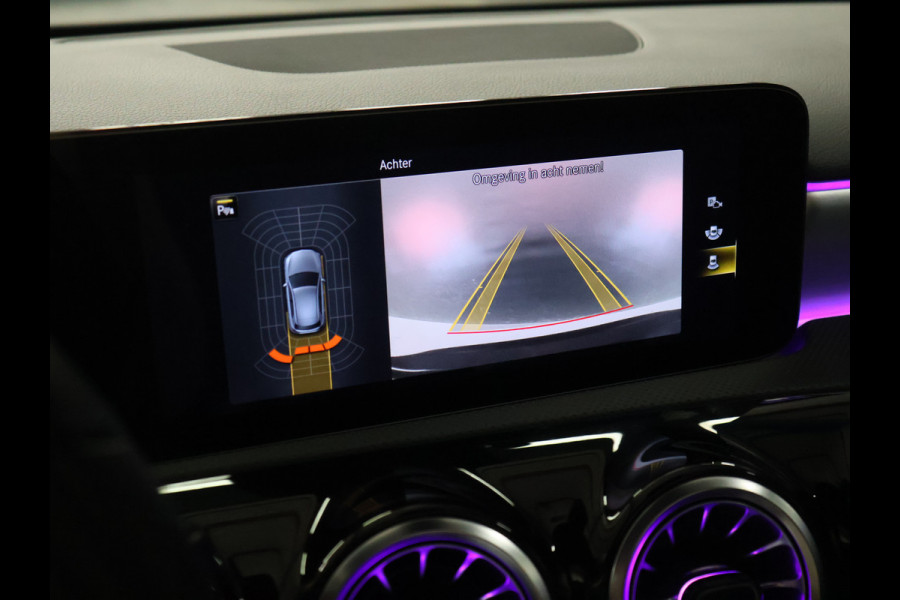 Mercedes-Benz A-Klasse 180 AMG Sport [SCHUIFKANTELDAK, SFEERVERLICHTING, APPLE CARPLAY, ANDROID, SPORTSTOELEN, STOELVERWARMING, CAMERA, PDC V+A, CRUISE, CLIMATE, NIEUWSTAAT]